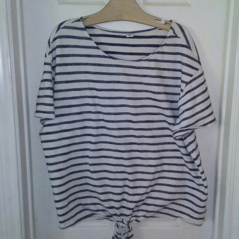 Woman's old Navy shirt